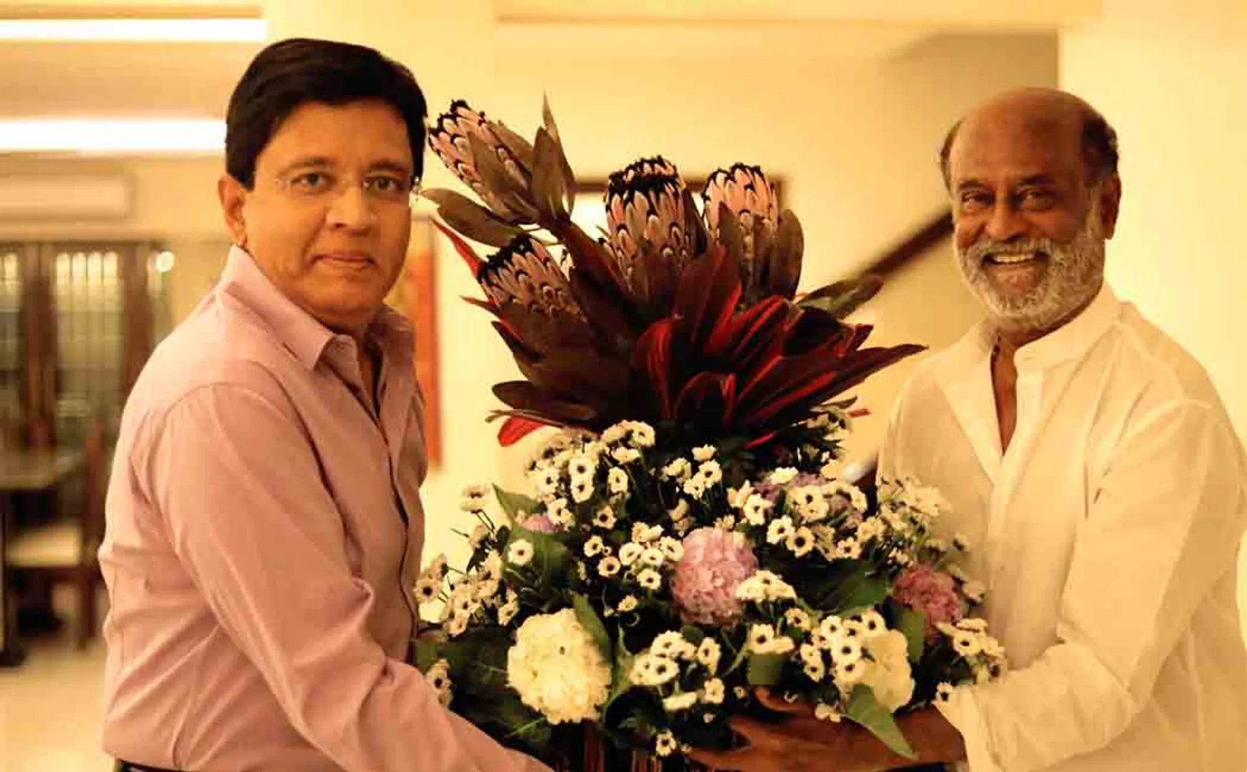 Kalanithi Maran met rajinikanth and handed over a cheque, celebrating the historic success of  Jailer